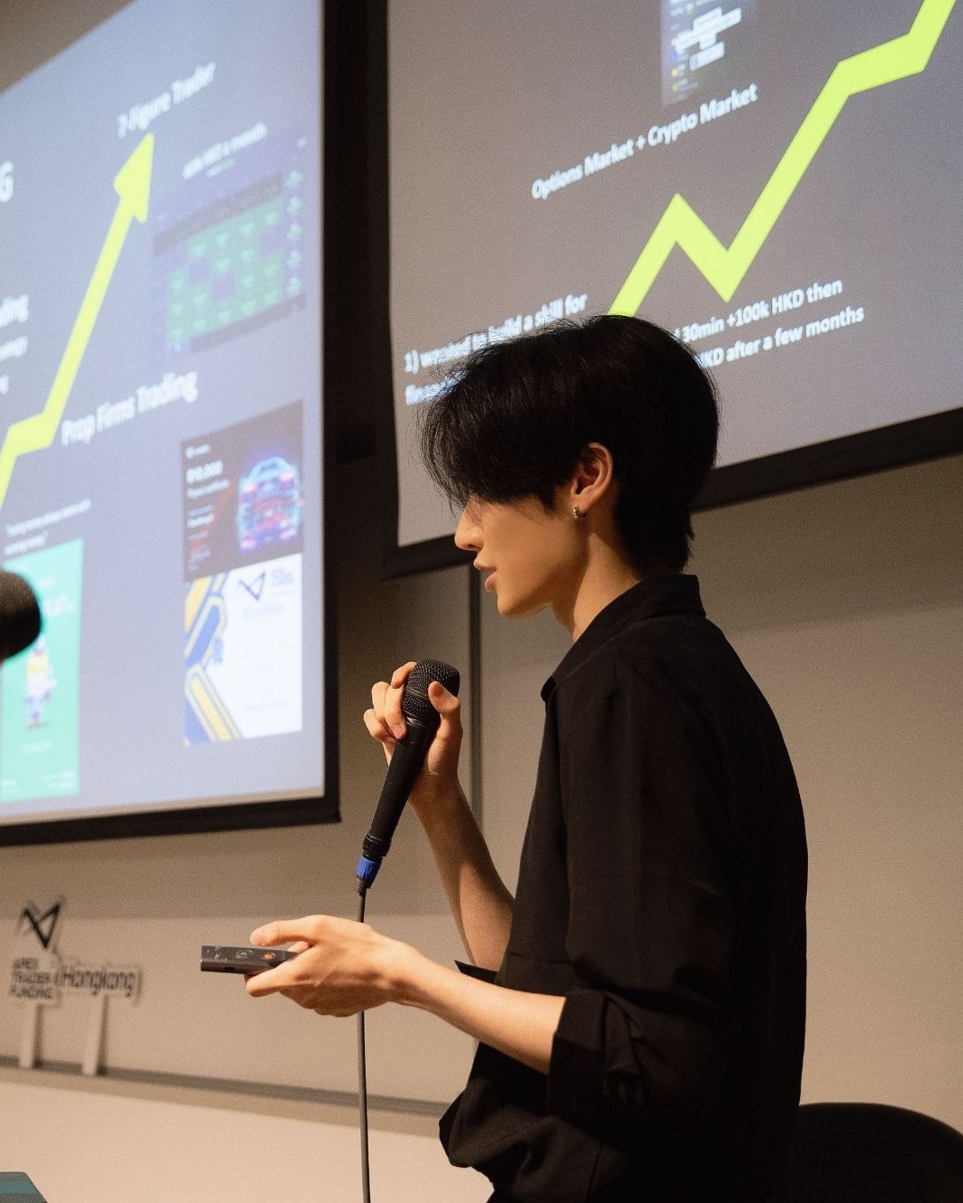 xStarRiver on stage, presenting How I Started Day Trading